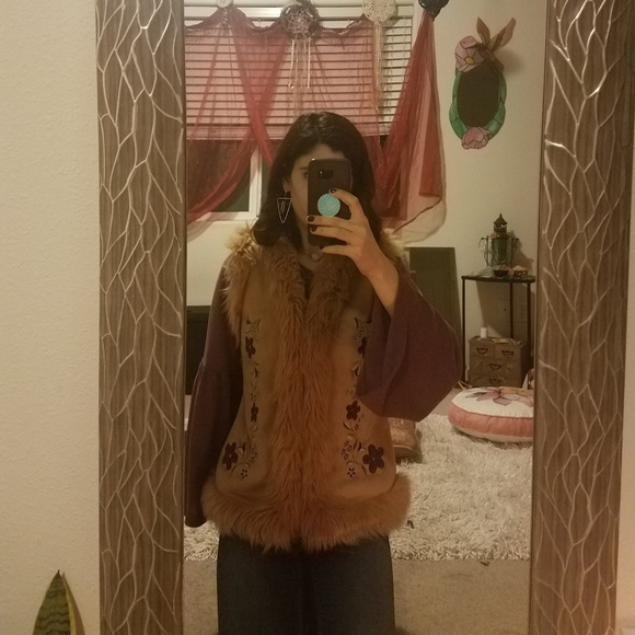 VINTAGE FUR LINED, FLOWER EMBROIDERED VEST🌼 EU CONDITION - Picture 16 of 16